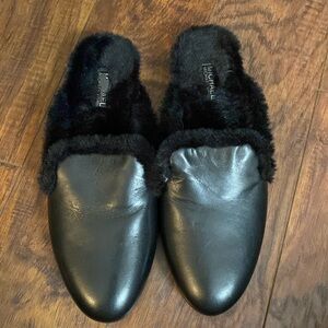 Micheal Kors fuzzy slides in a size 8